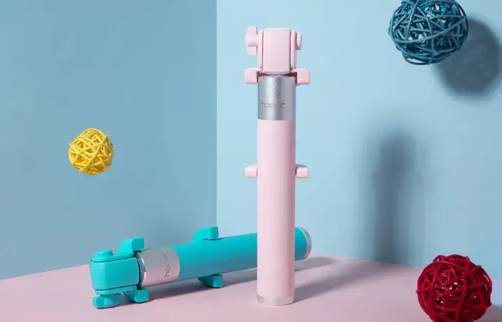 Selfie Stick - 270° adjustable & portable design